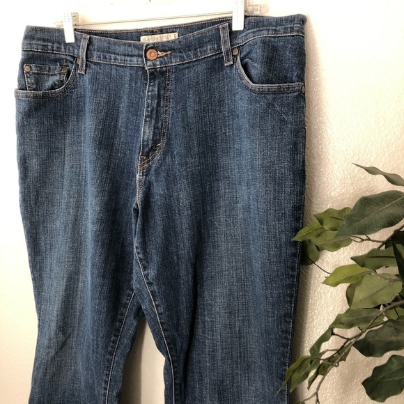 PLUS Levi’s Relaxed Boot Cut 550 Jeans - Picture 2 of 7